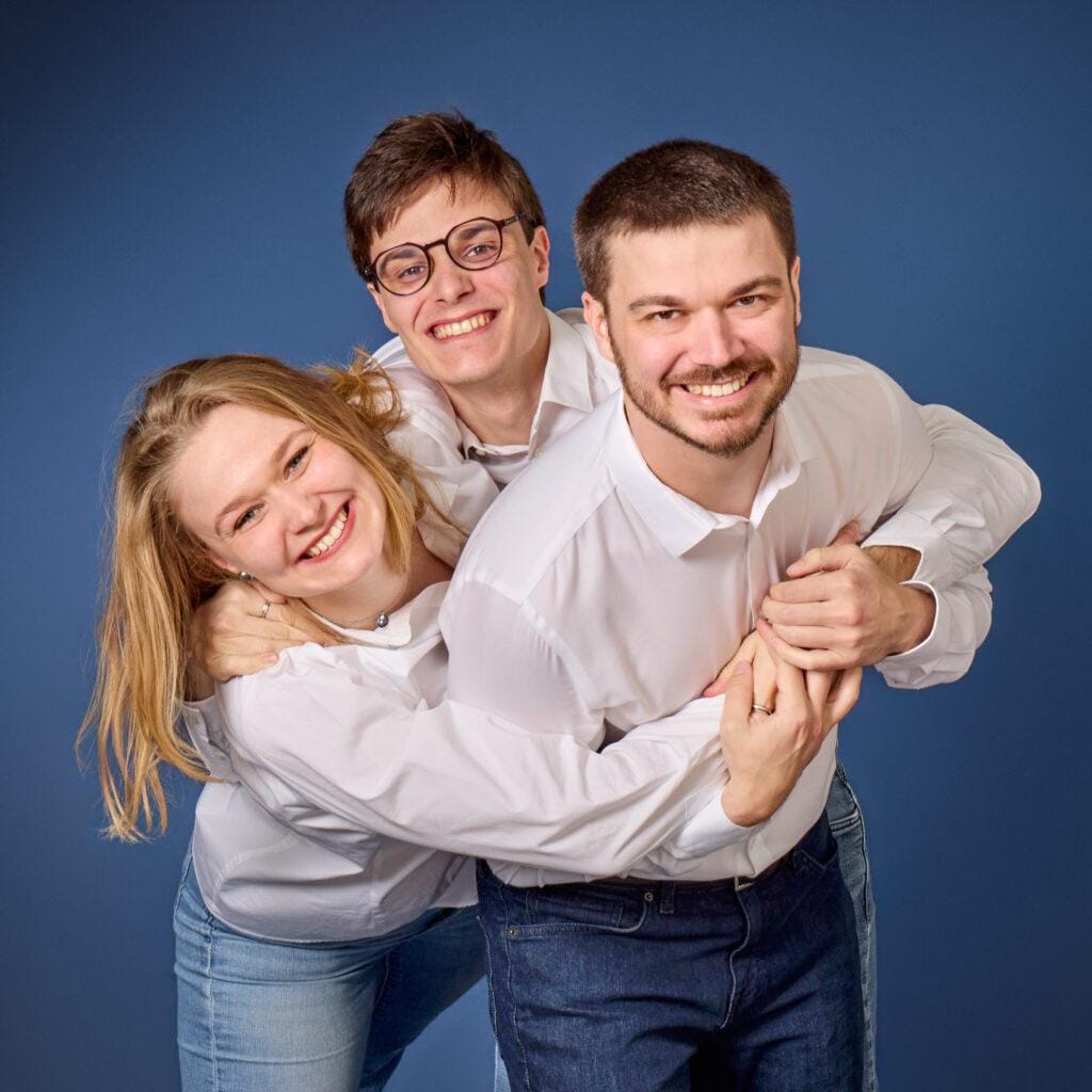 Photographie en studio à Bièvres d'une fratrie d'adultes